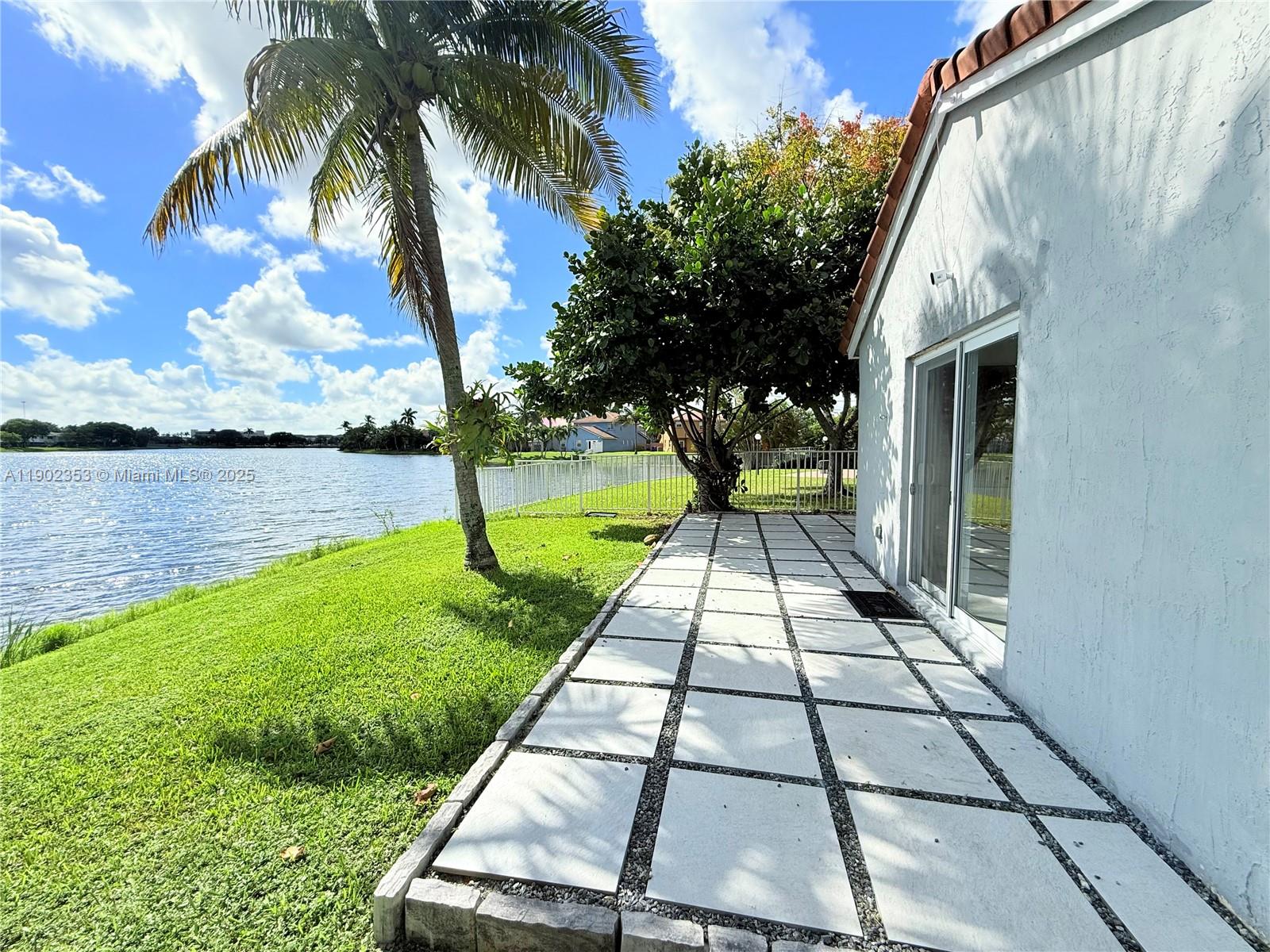 PEMBROKE POINTE PARCEL - Residential Lease