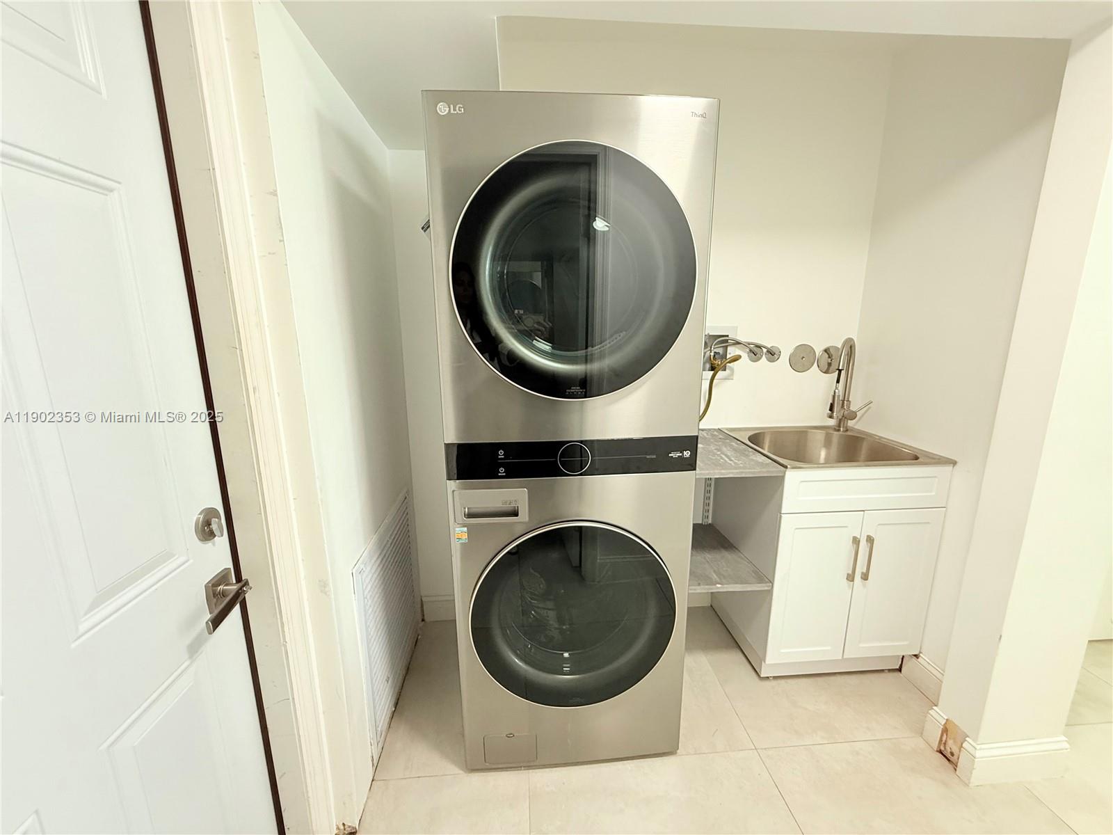 PEMBROKE POINTE PARCEL - Residential Lease