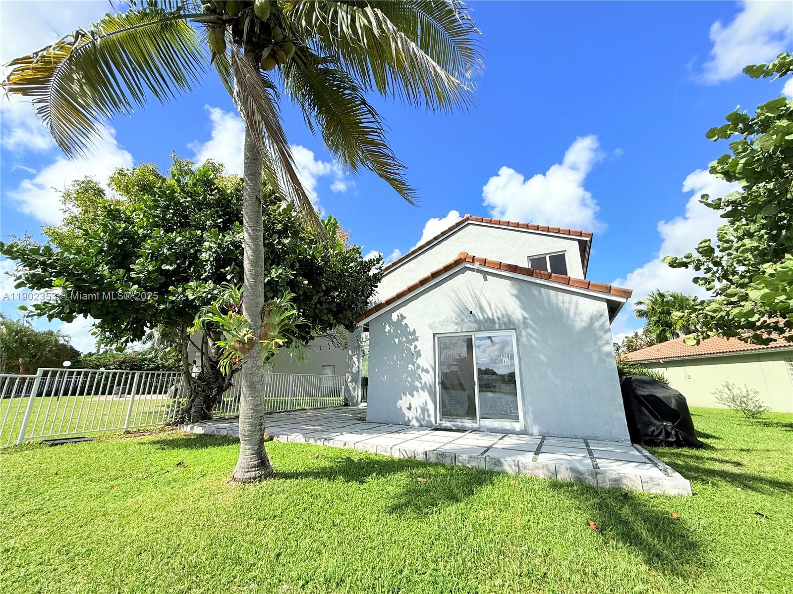 PEMBROKE POINTE PARCEL - Residential Lease