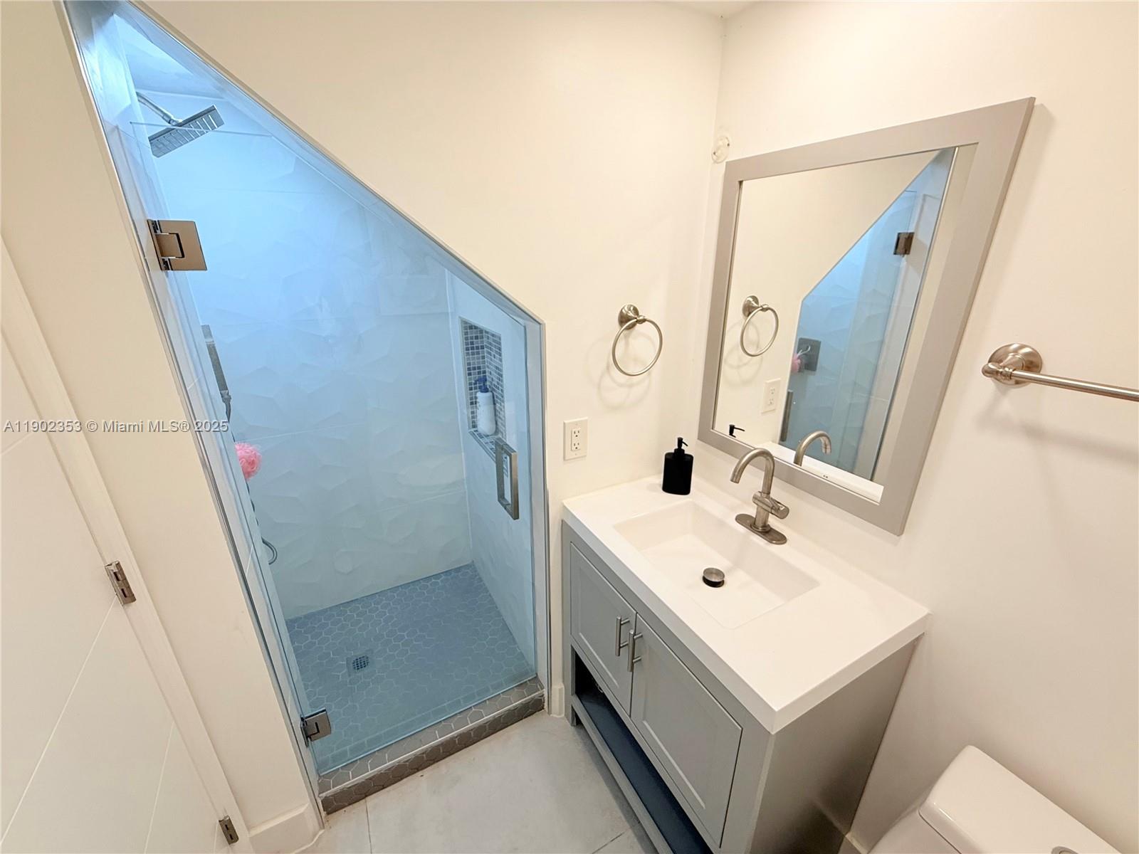 PEMBROKE POINTE PARCEL - Residential Lease