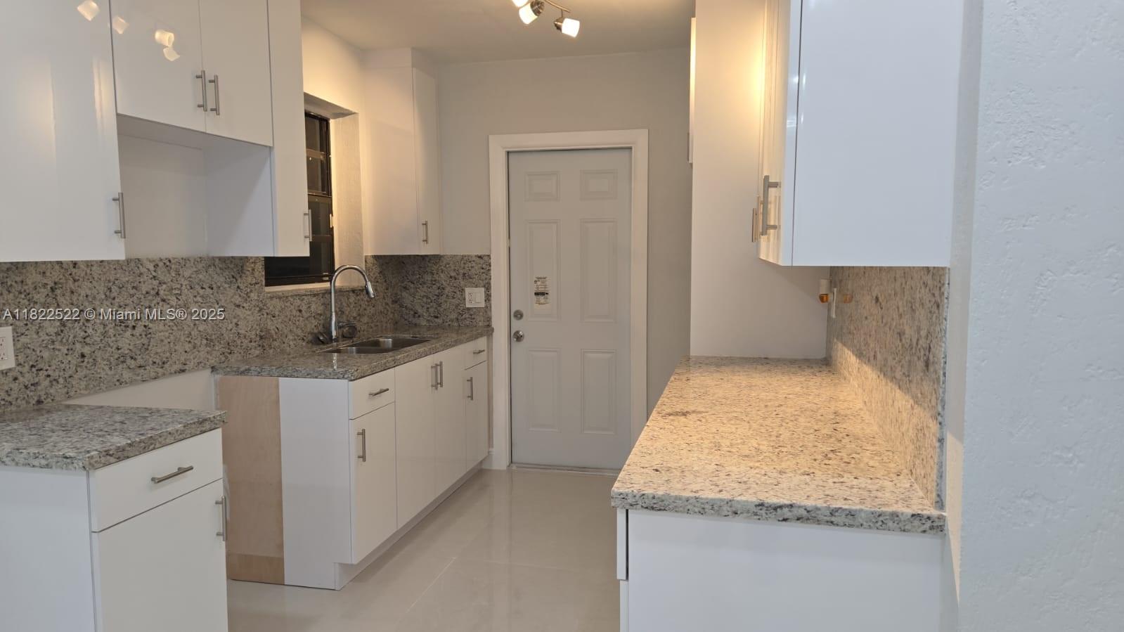 SUNSET MANOR - Residential