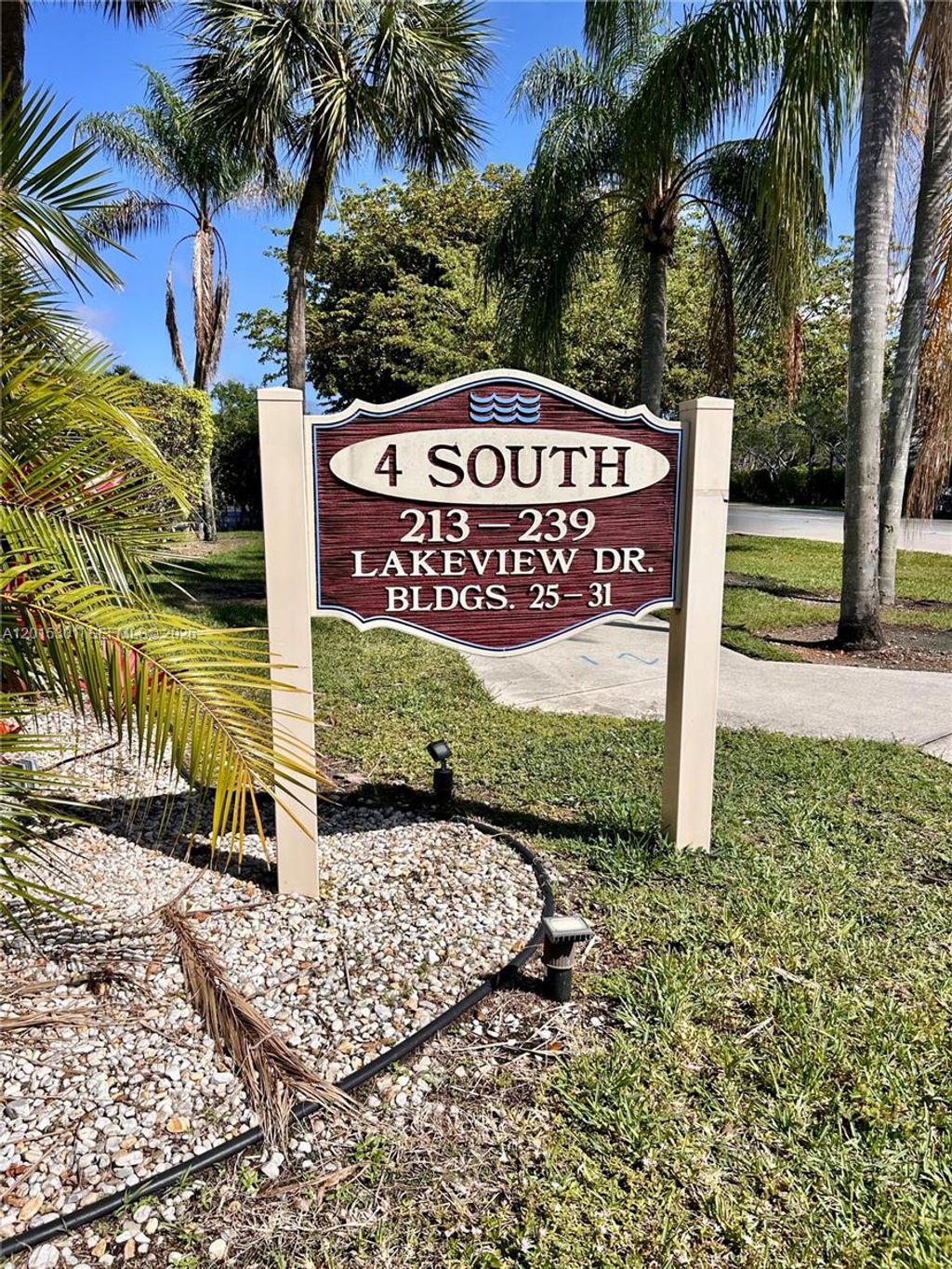 Photo of 215 Lakeview Dr #101, Weston, FL 33326 (MLS # A12015301)