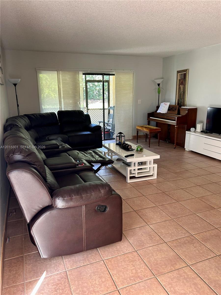 RACQUET CLUB APTS 4 SOUTH - Residential Lease