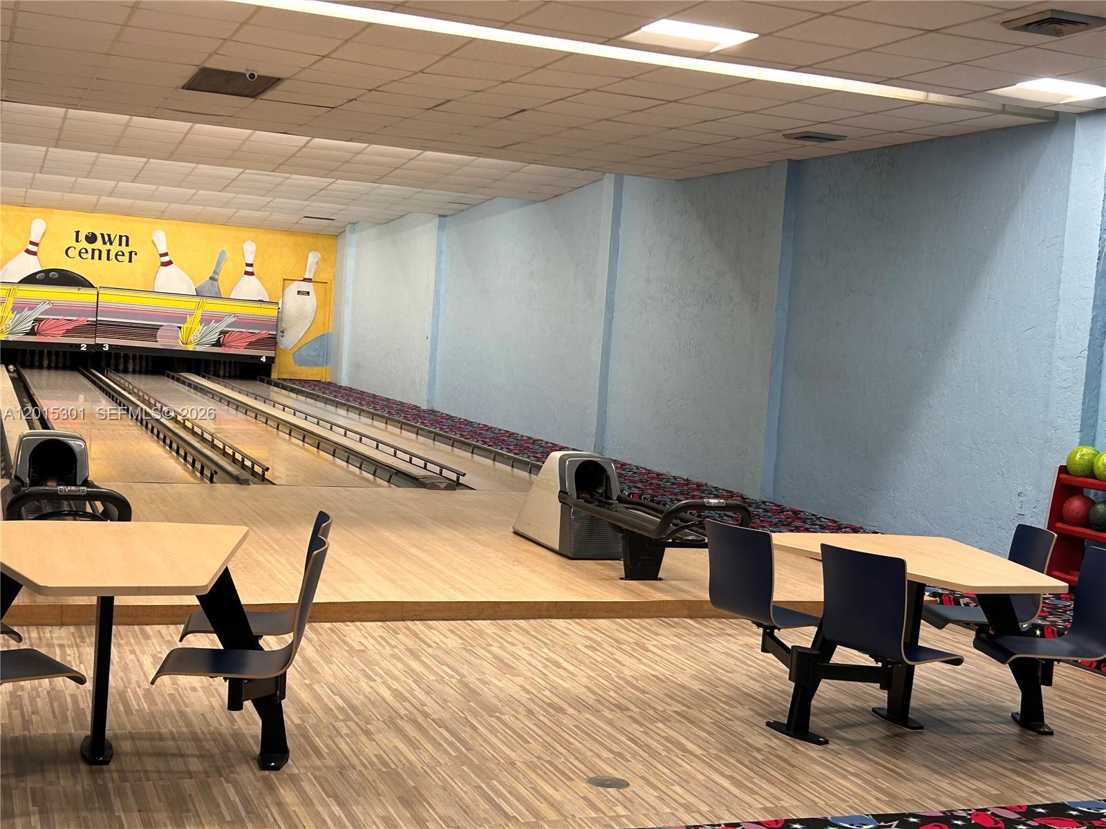 RACQUET CLUB APTS 4 SOUTH - Residential Lease