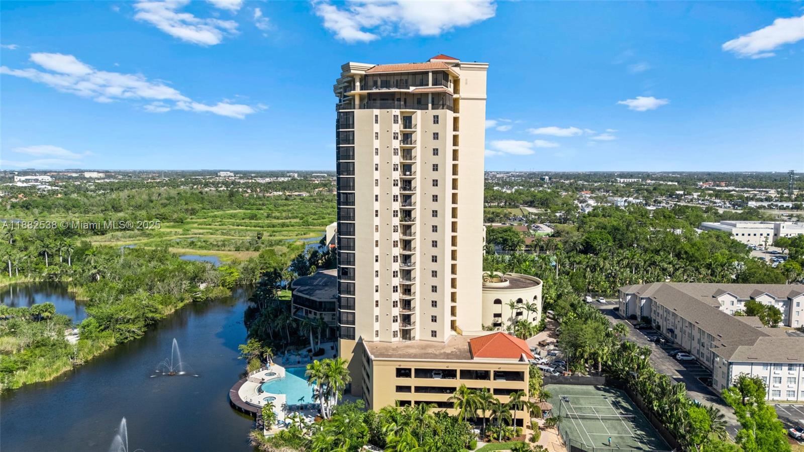 RIVA DEL LAGO - Residential