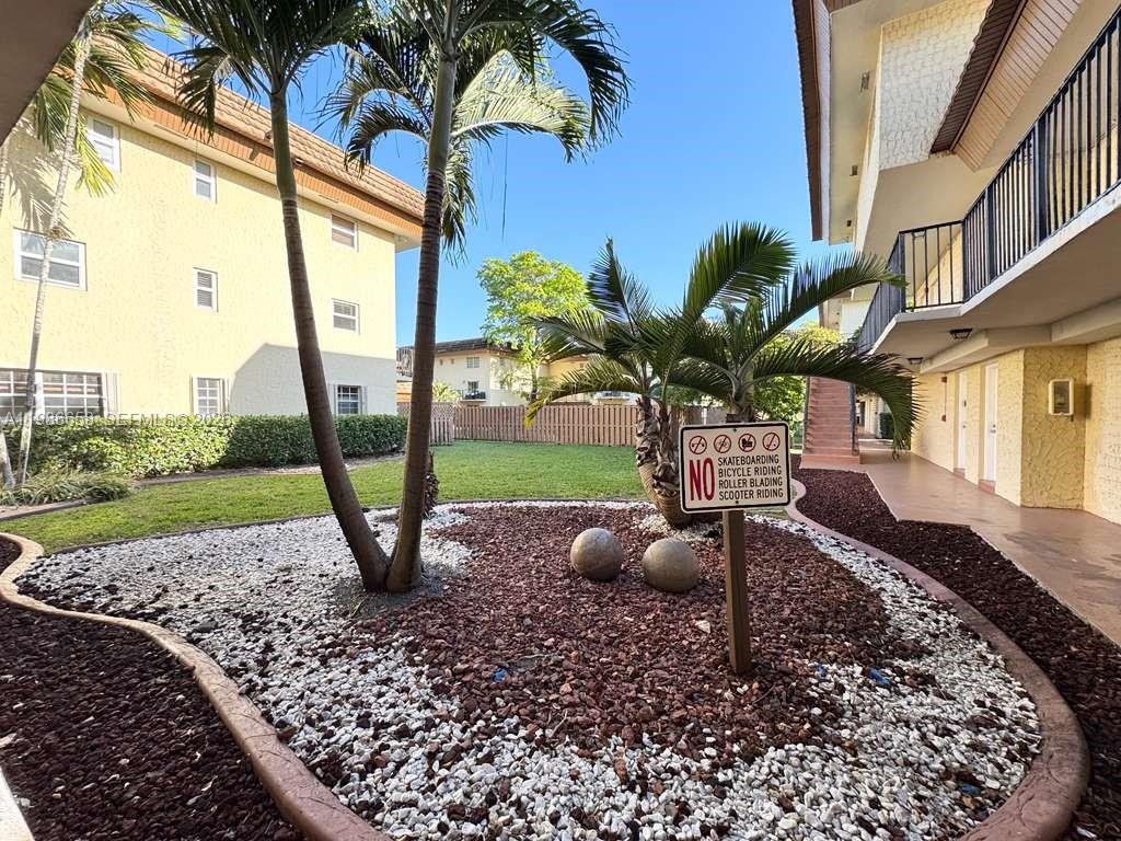 COURTYARDS AT KENDALL CON - Residential