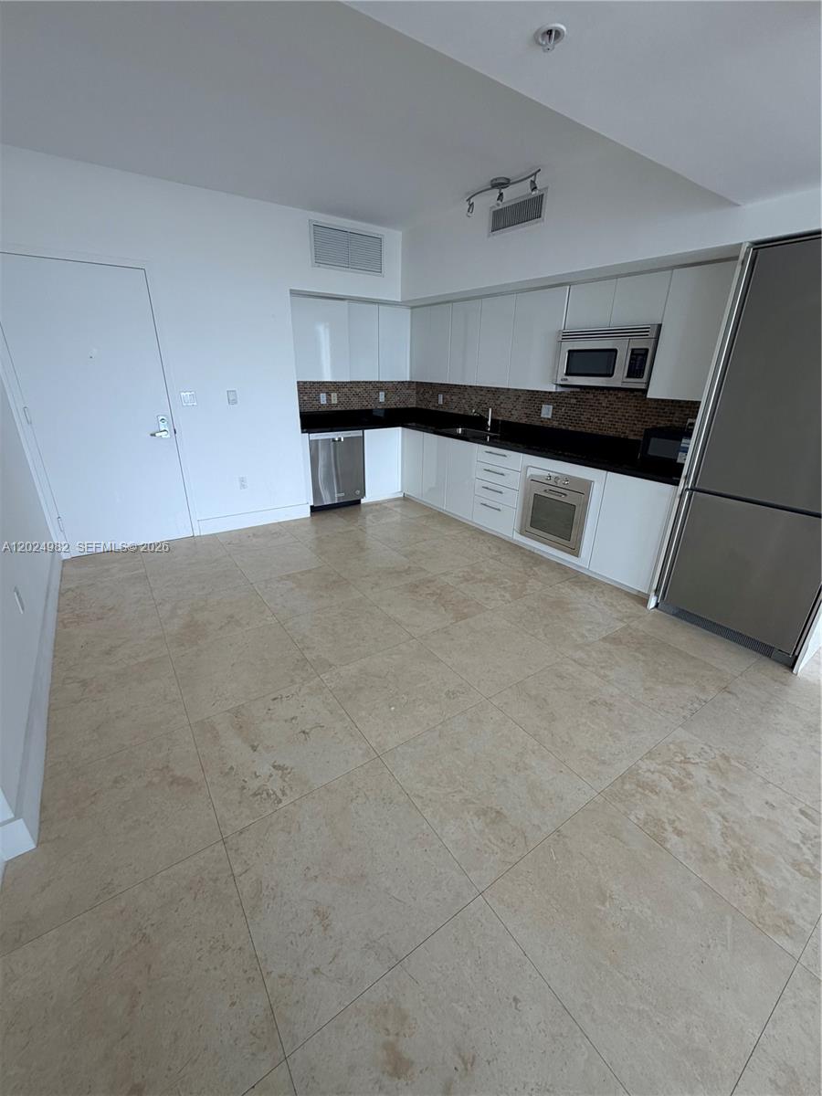 MINT CONDO - Residential