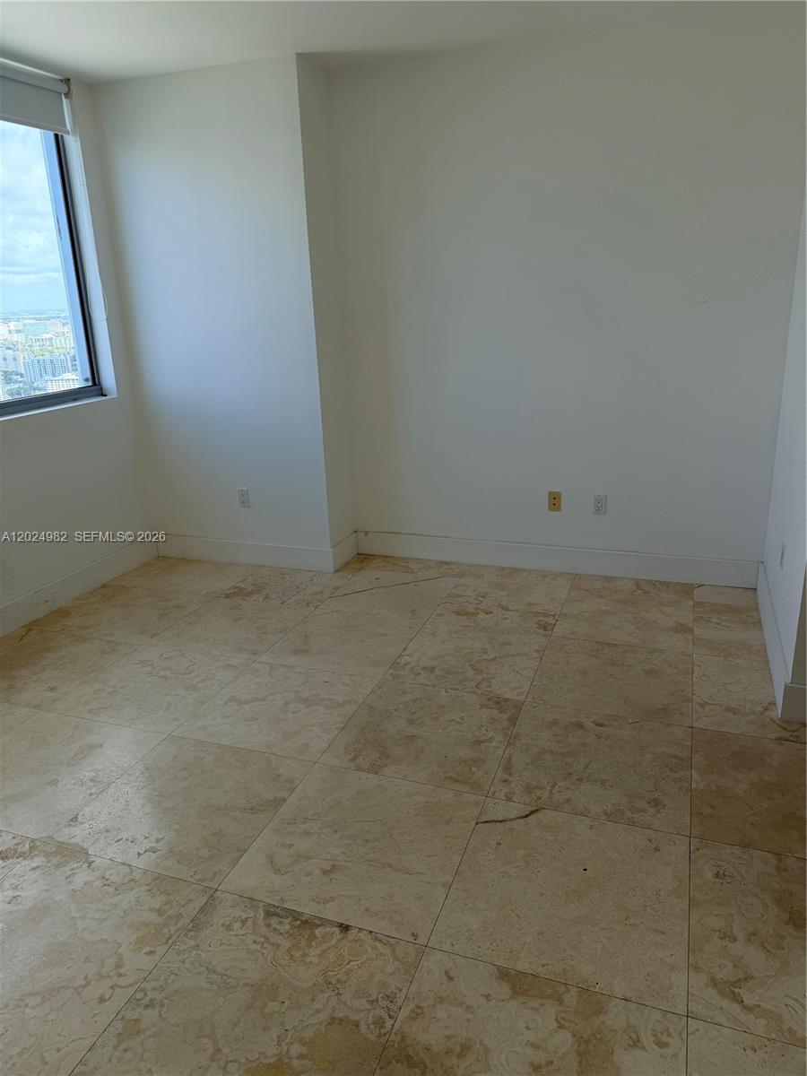 MINT CONDO - Residential