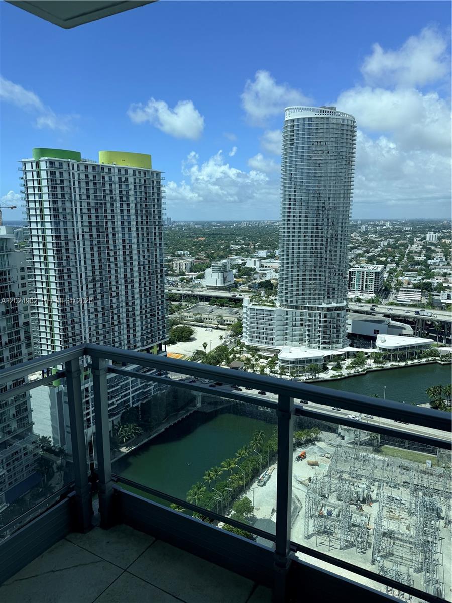 MINT CONDO - Residential