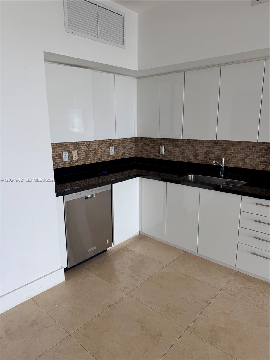 MINT CONDO - Residential