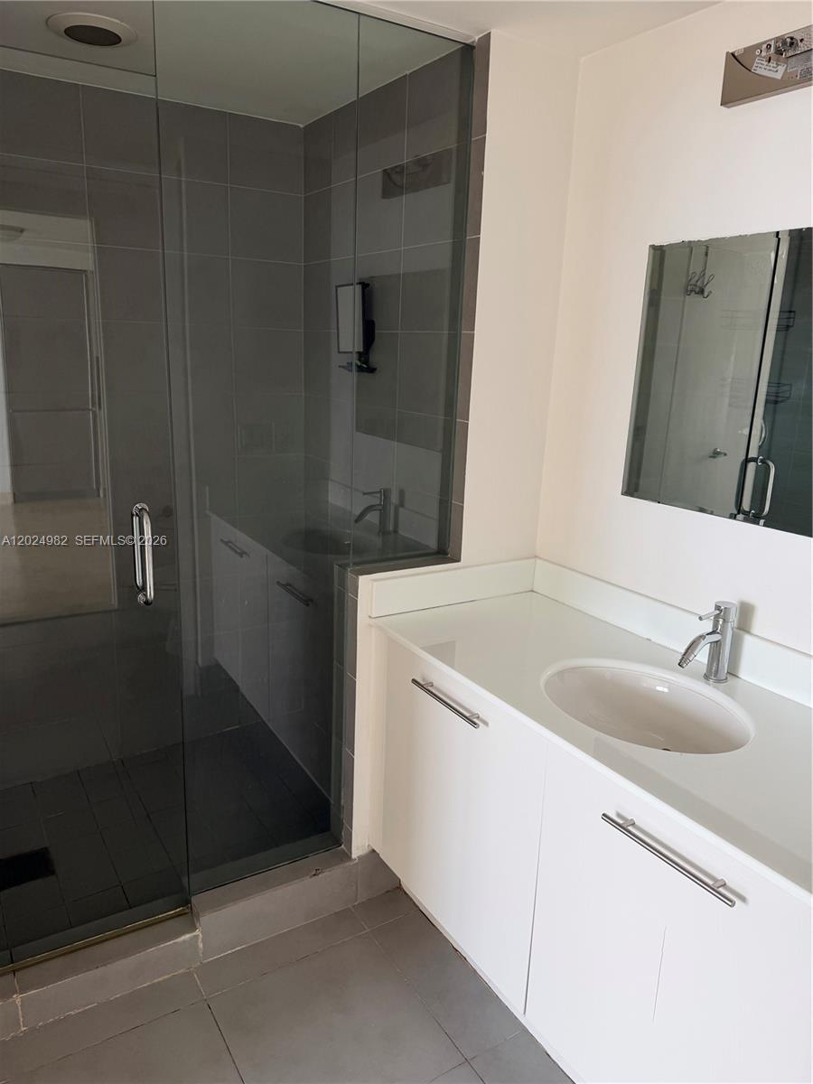 MINT CONDO - Residential