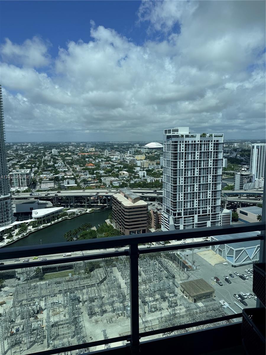 MINT CONDO - Residential
