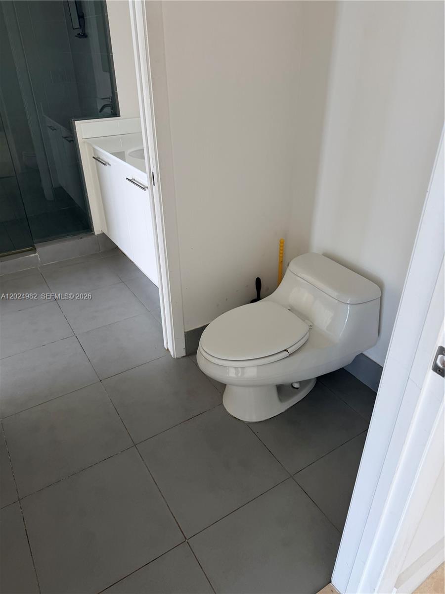 MINT CONDO - Residential