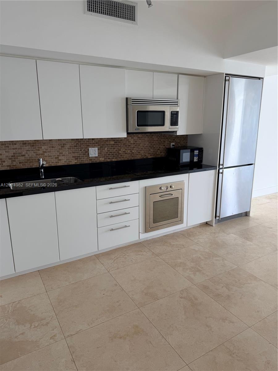 MINT CONDO - Residential