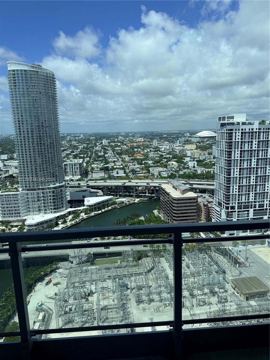 MINT CONDO - Residential