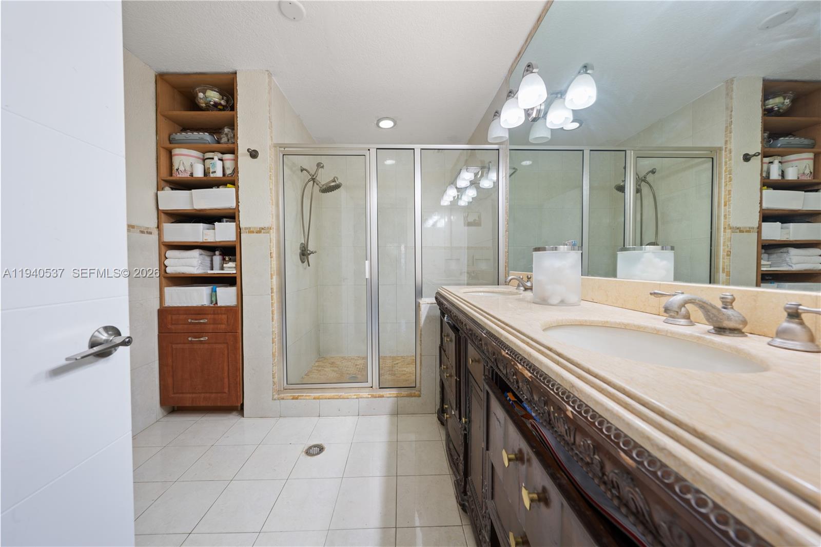 SNAPPER CREEK VILLAS - Residential