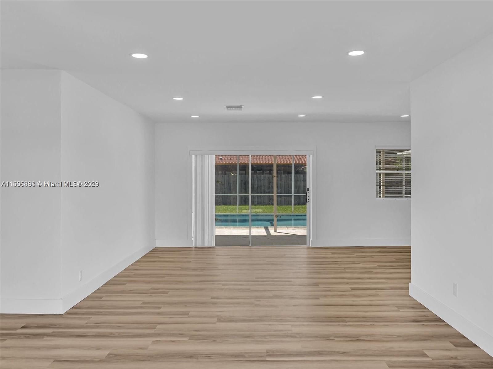 MIRROR LAKE ESTATES SEC F - Residential