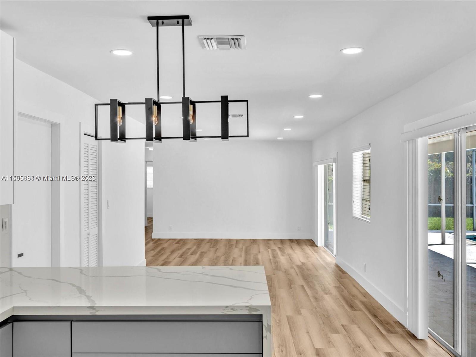 MIRROR LAKE ESTATES SEC F - Residential