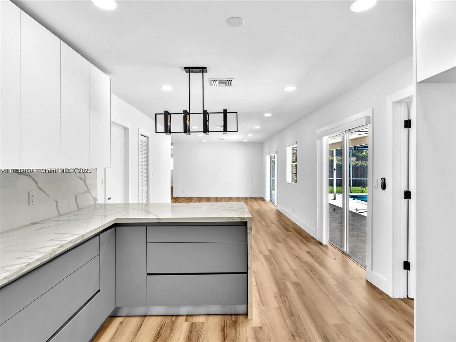 MIRROR LAKE ESTATES SEC F - Residential