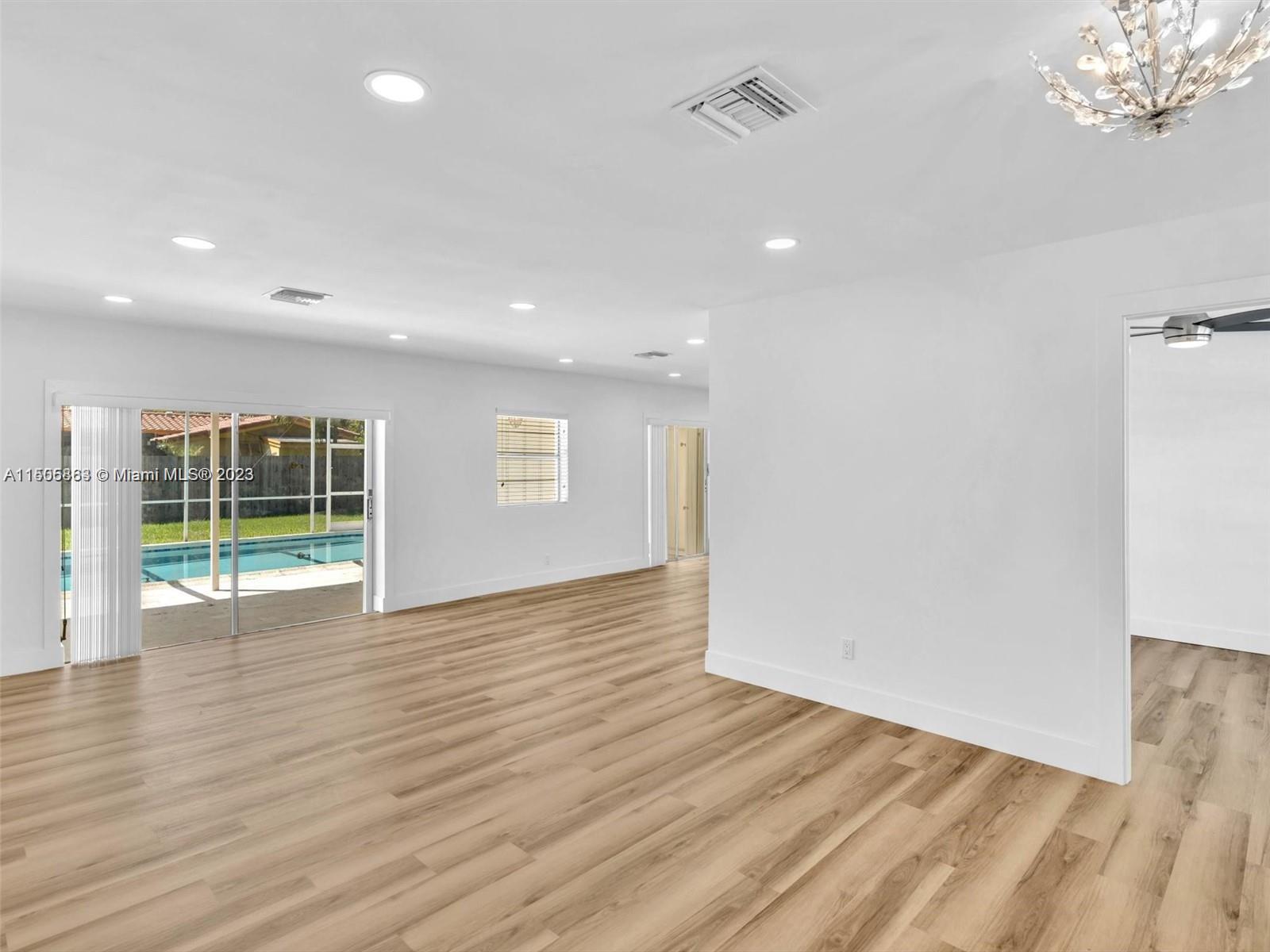 MIRROR LAKE ESTATES SEC F - Residential