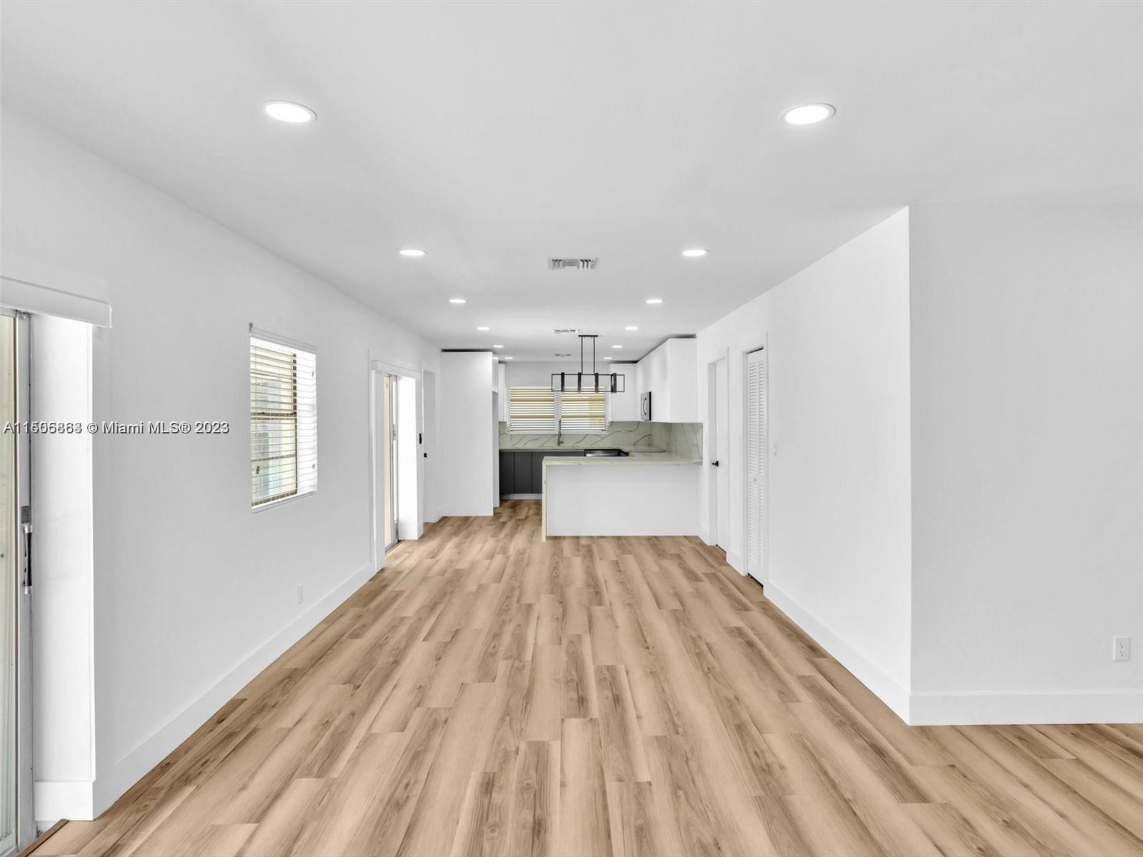 MIRROR LAKE ESTATES SEC F - Residential