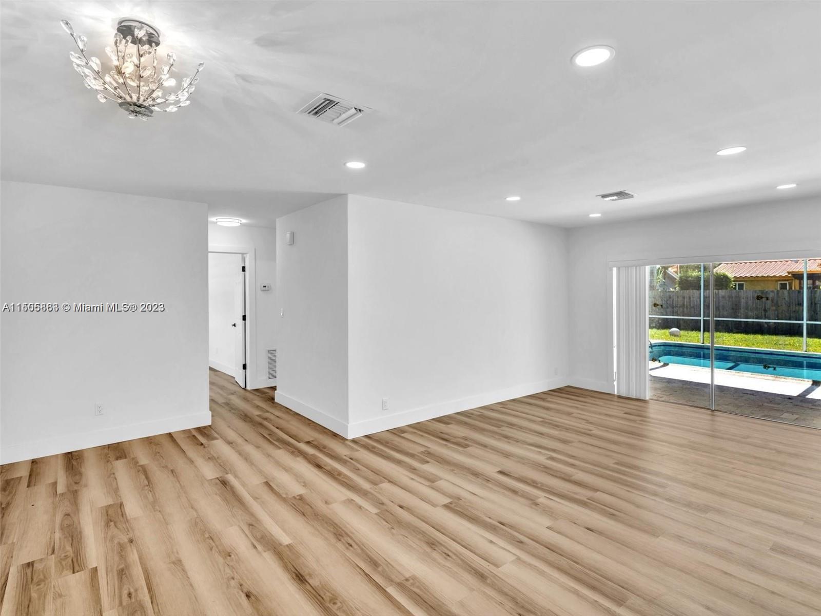 MIRROR LAKE ESTATES SEC F - Residential