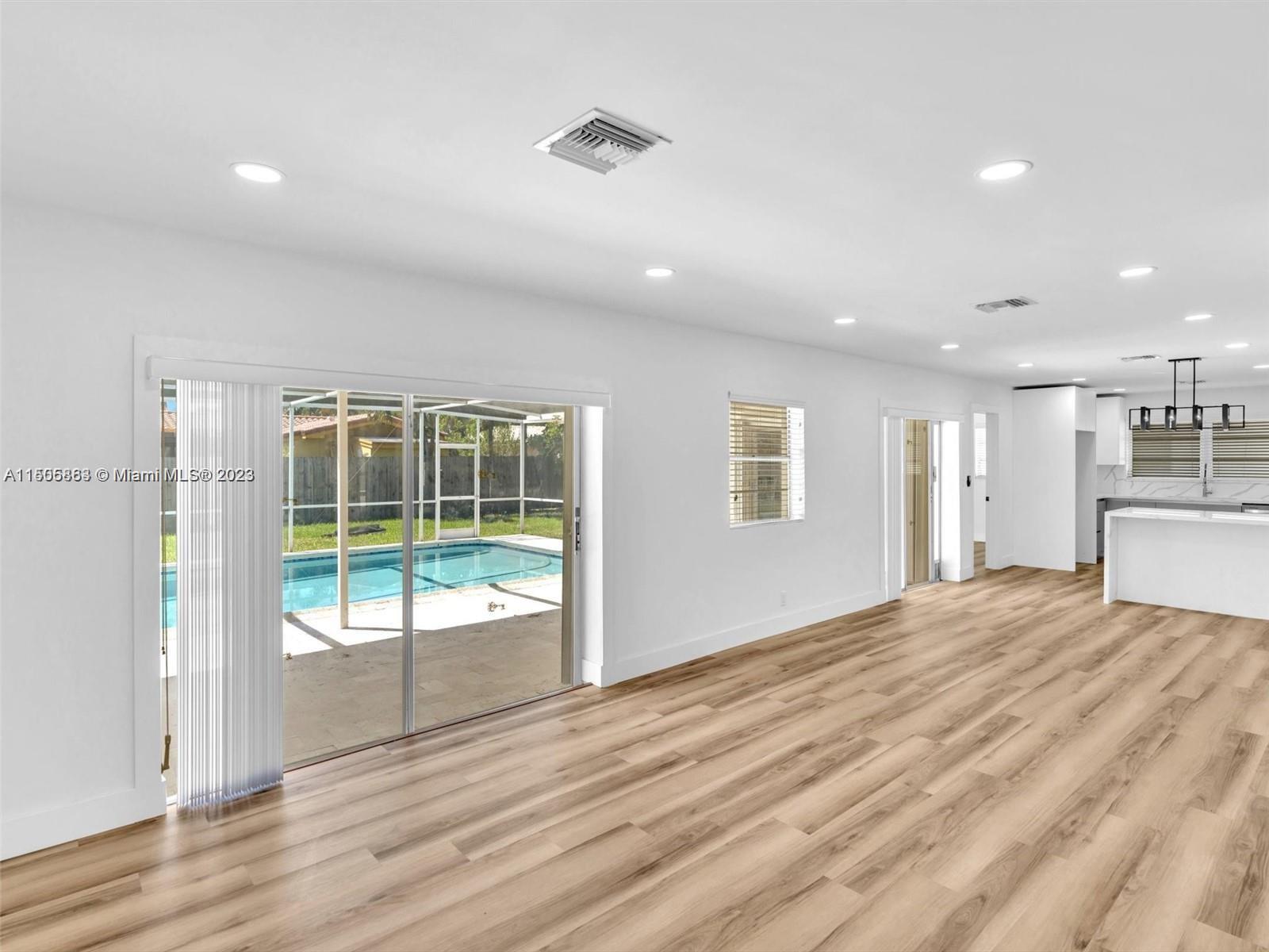 MIRROR LAKE ESTATES SEC F - Residential