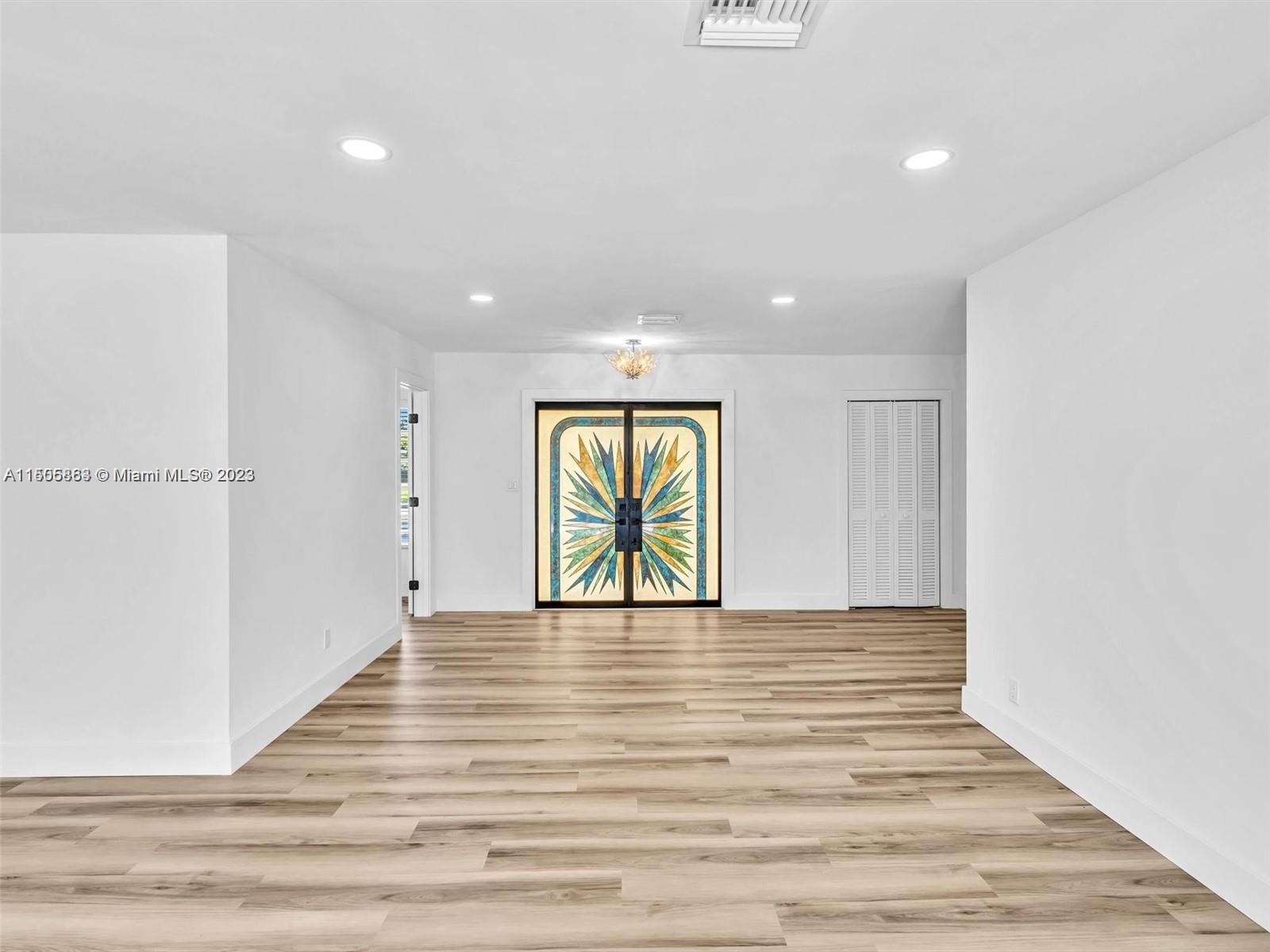 MIRROR LAKE ESTATES SEC F - Residential