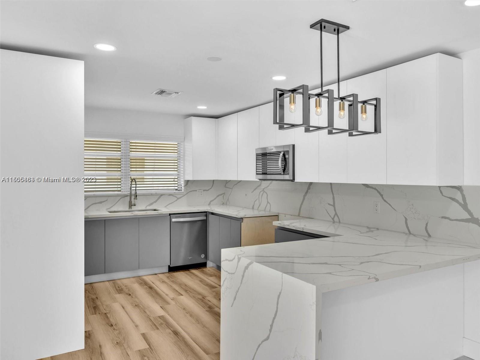 MIRROR LAKE ESTATES SEC F - Residential