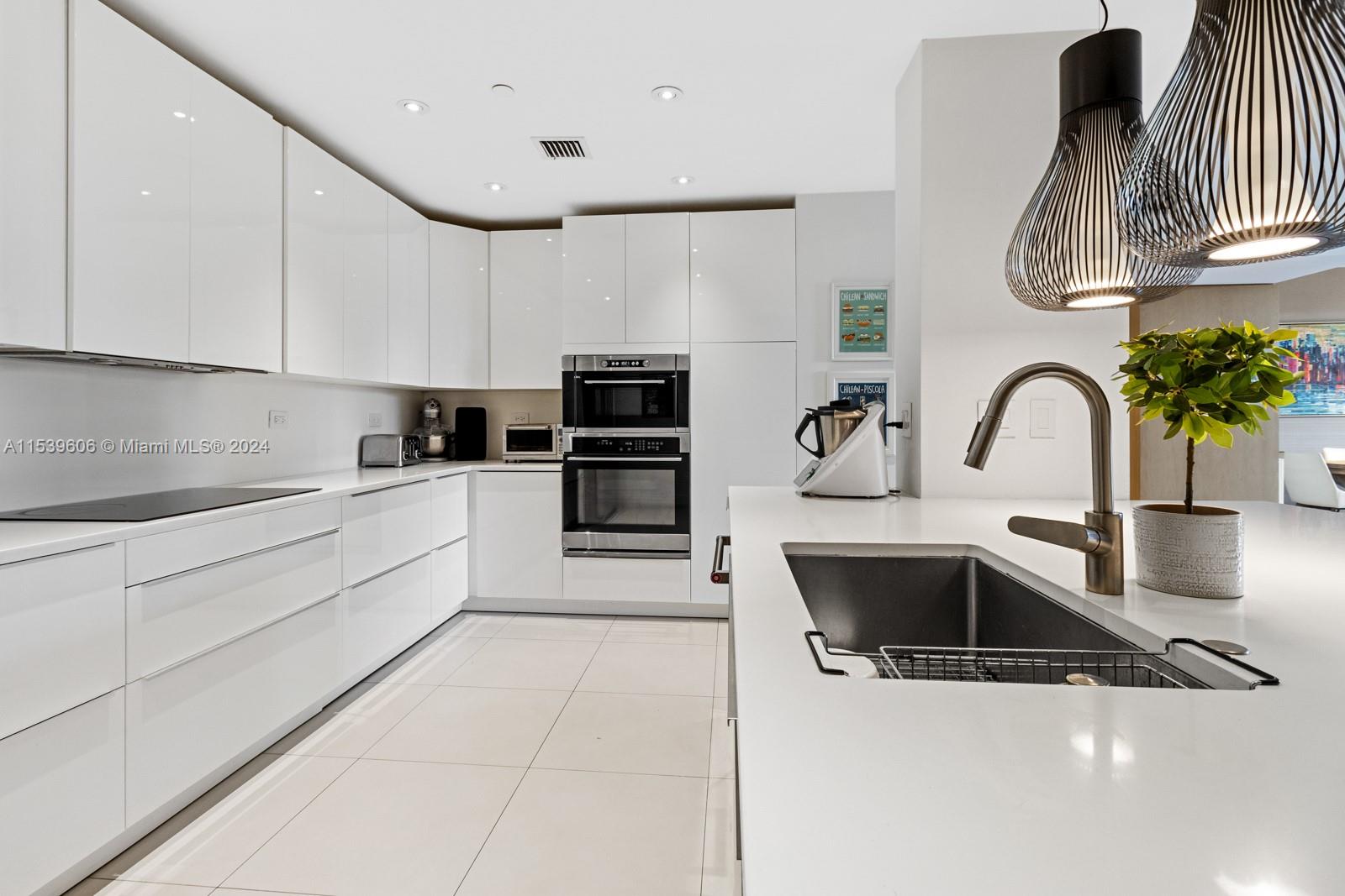 THE EMERALDBAY @ KEY COLO - Residential
