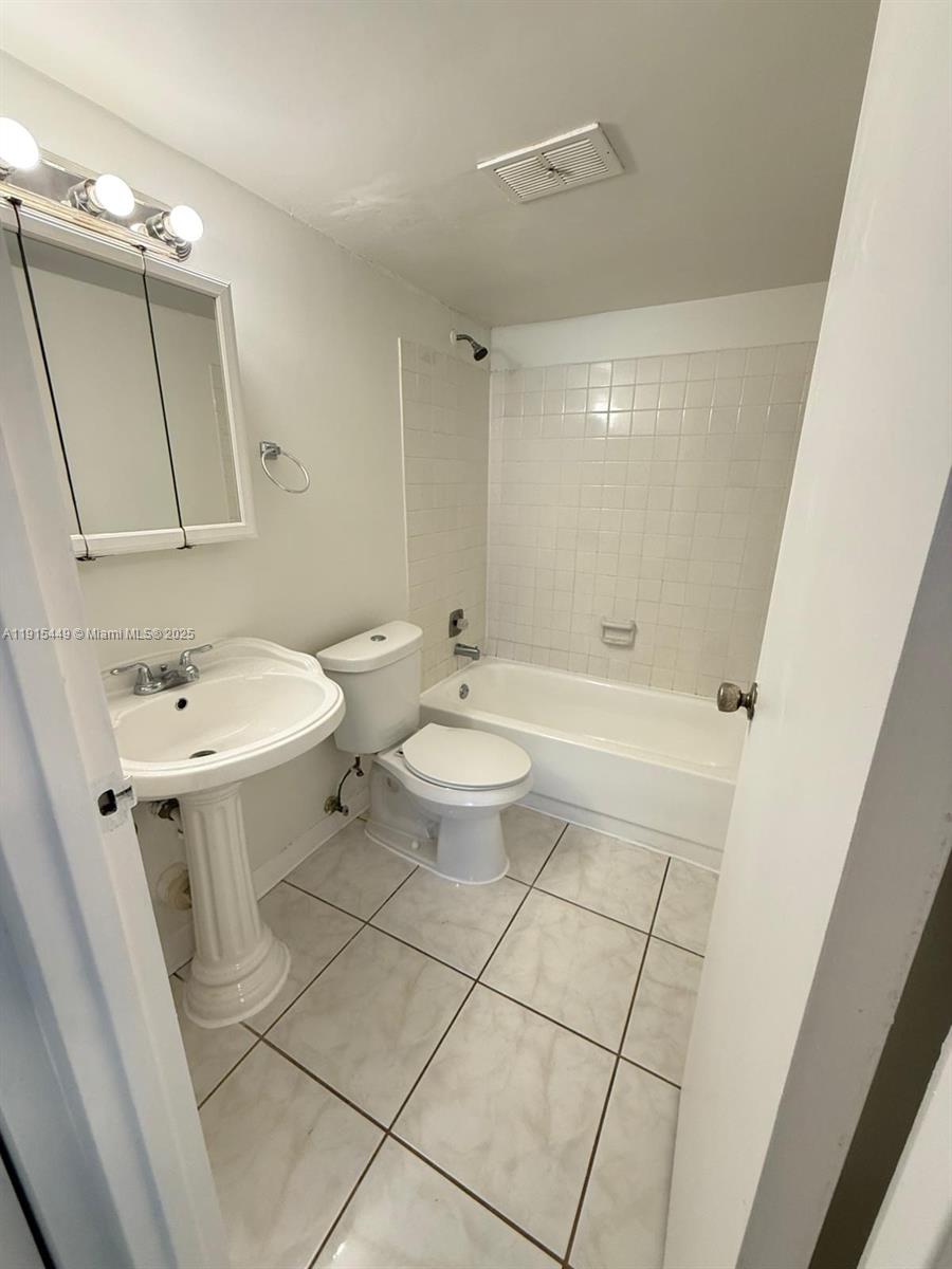 Hampton Court Condo - Residential Lease