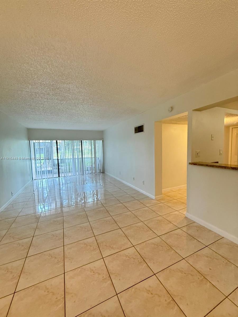 Hampton Court Condo - Residential Lease