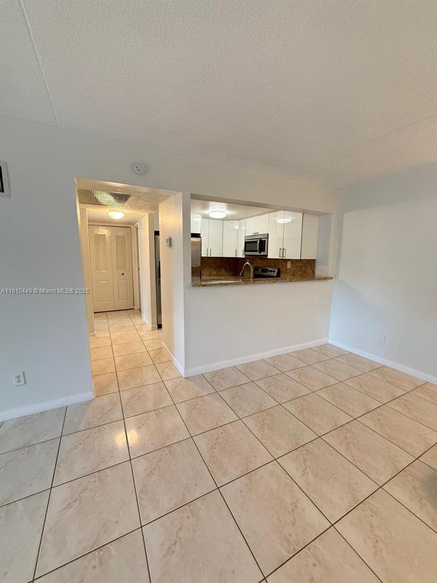 Hampton Court Condo - Residential Lease