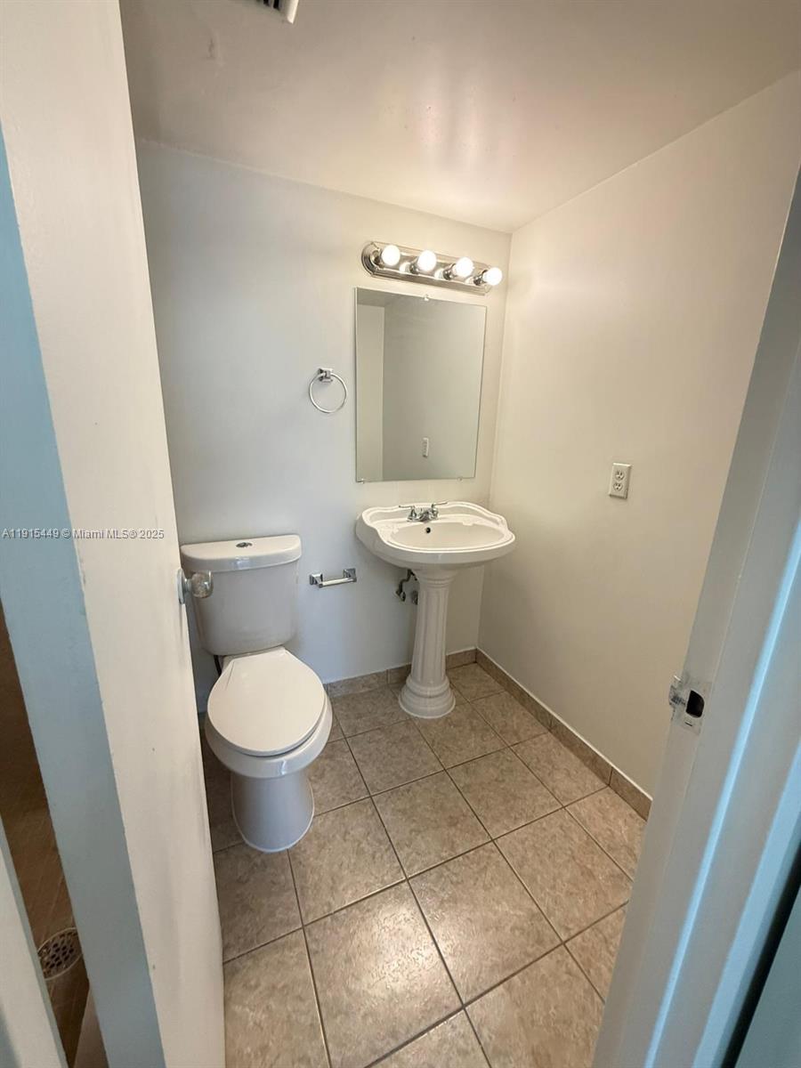 Hampton Court Condo - Residential Lease