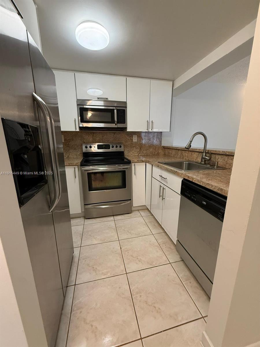 Hampton Court Condo - Residential Lease