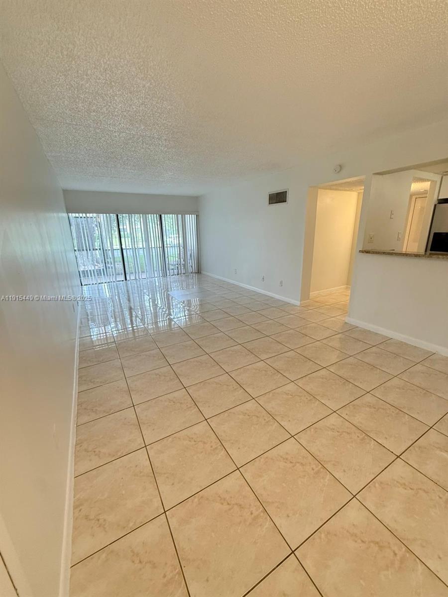 Hampton Court Condo - Residential Lease