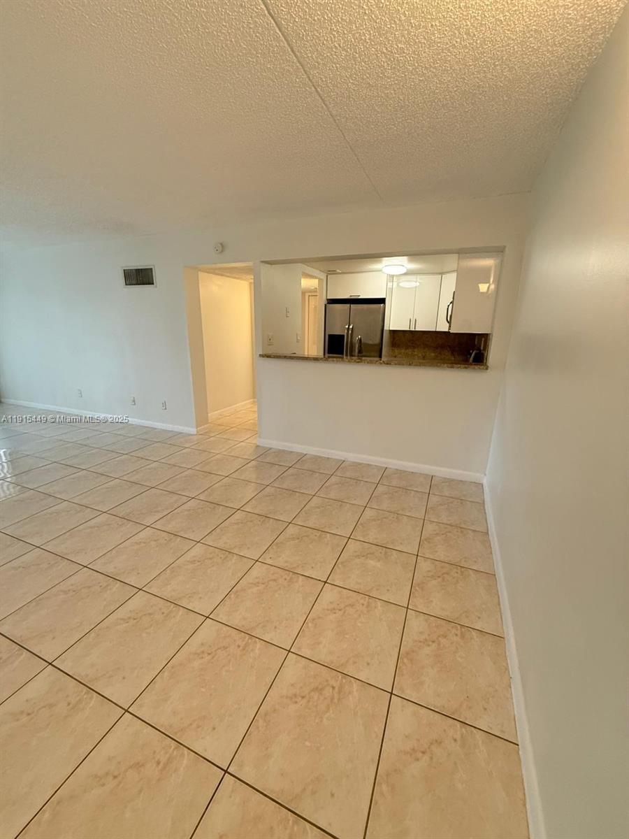 Hampton Court Condo - Residential Lease