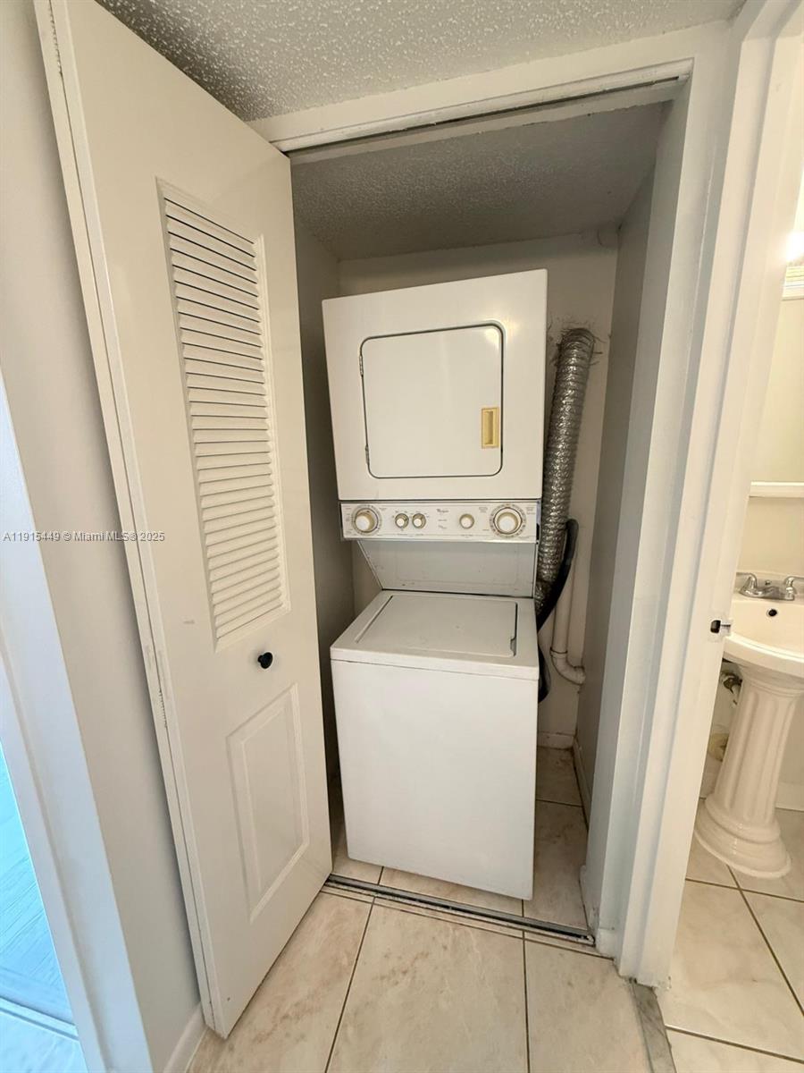 Hampton Court Condo - Residential Lease