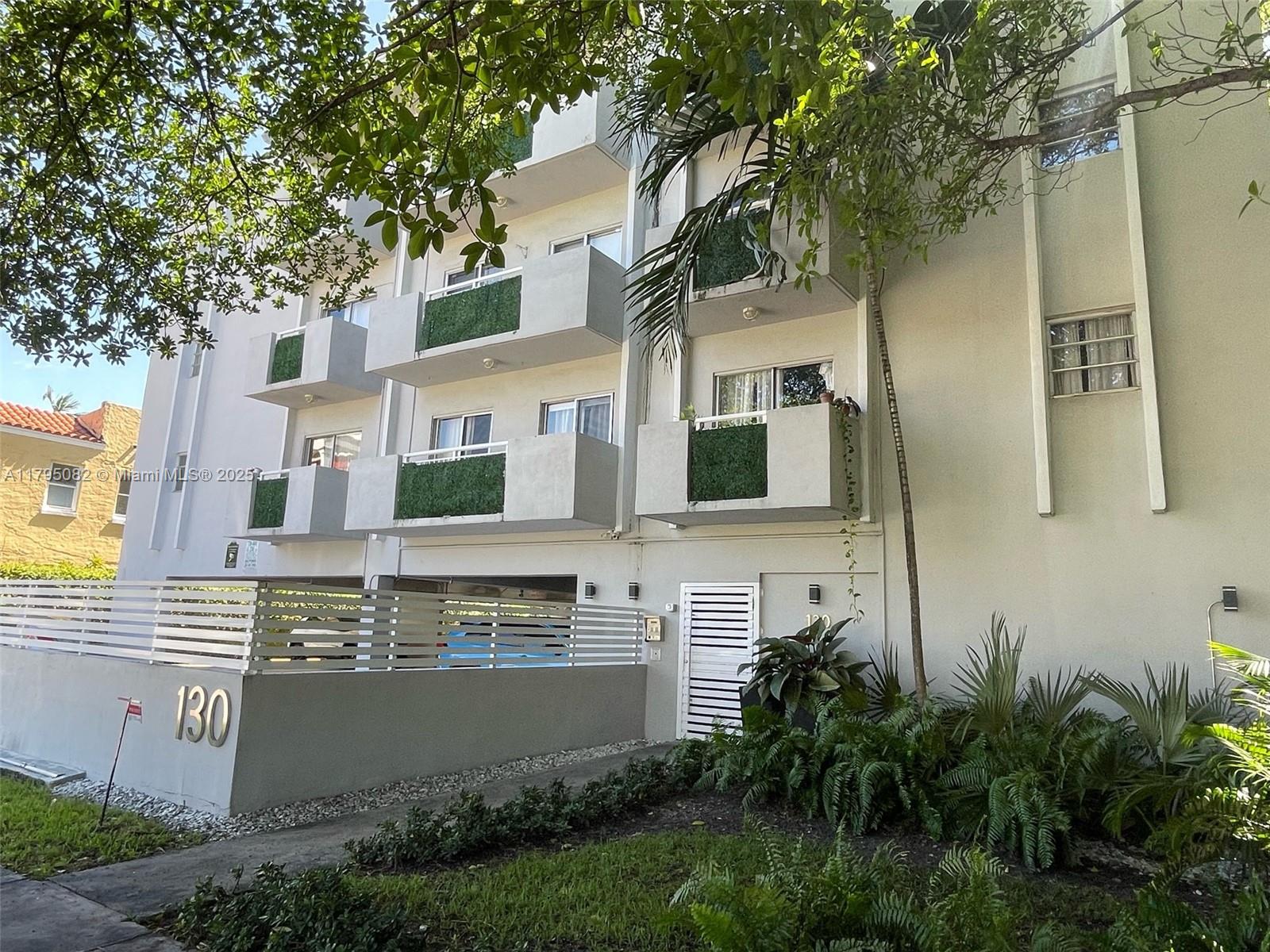 130 Mendoza Ave 25, Coral Gables, Broward County, Florida - 2 Bedrooms  
1 Bathrooms - 