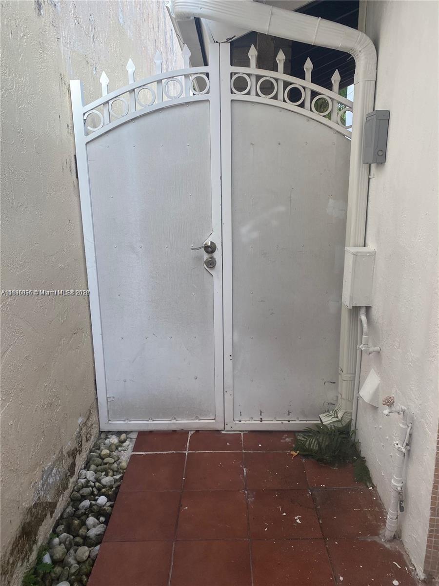 KENDALL GROVE CLUSTER HOM - Residential Lease