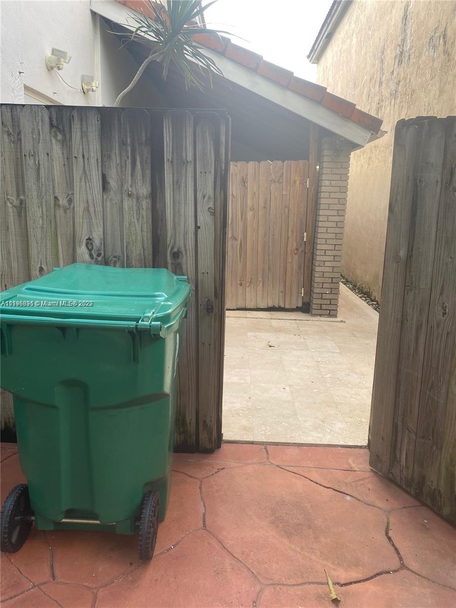 KENDALL GROVE CLUSTER HOM - Residential Lease