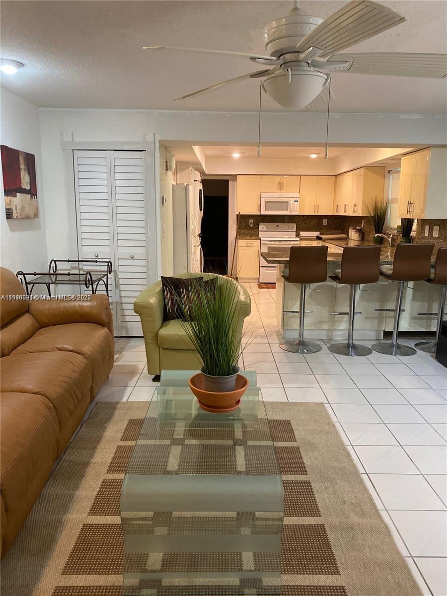 KENDALL GROVE CLUSTER HOM - Residential Lease