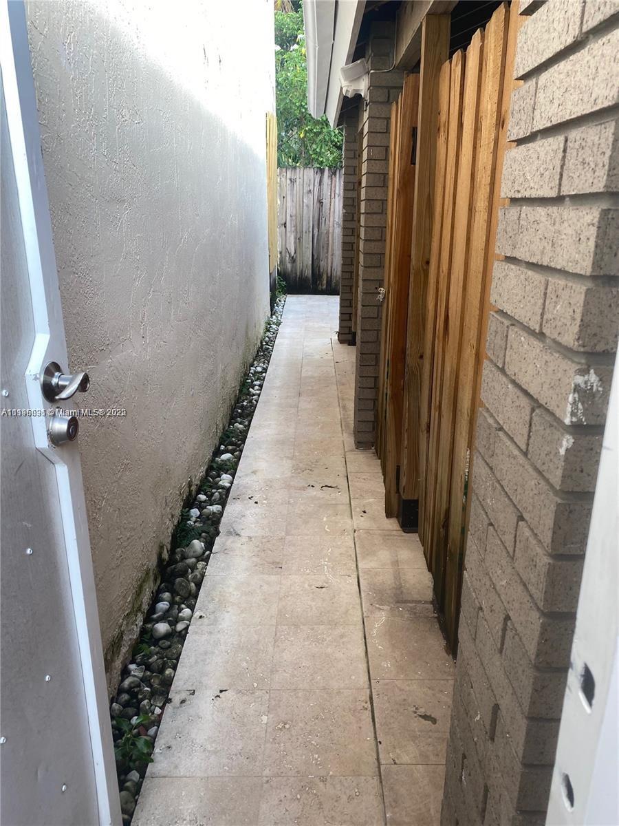 KENDALL GROVE CLUSTER HOM - Residential Lease