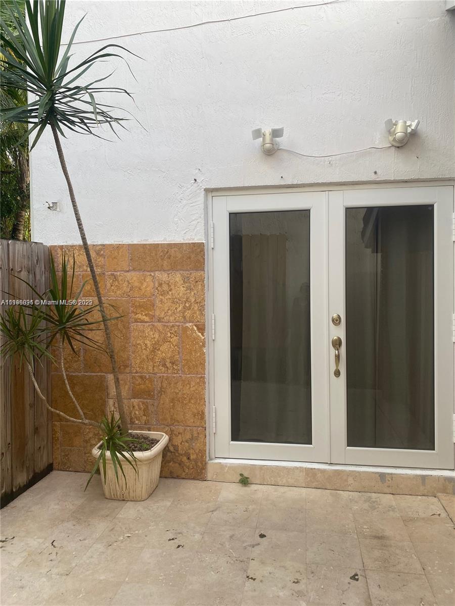 KENDALL GROVE CLUSTER HOM - Residential Lease