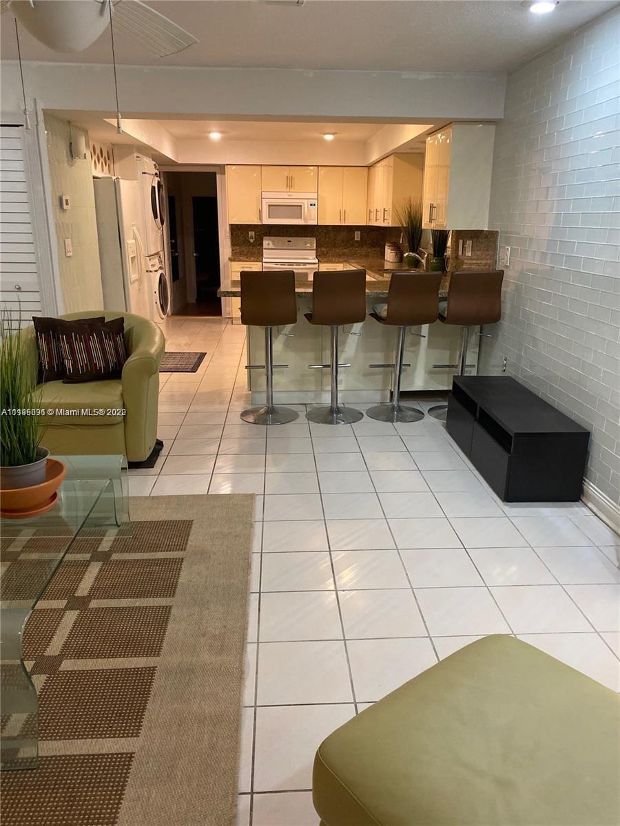 KENDALL GROVE CLUSTER HOM - Residential Lease