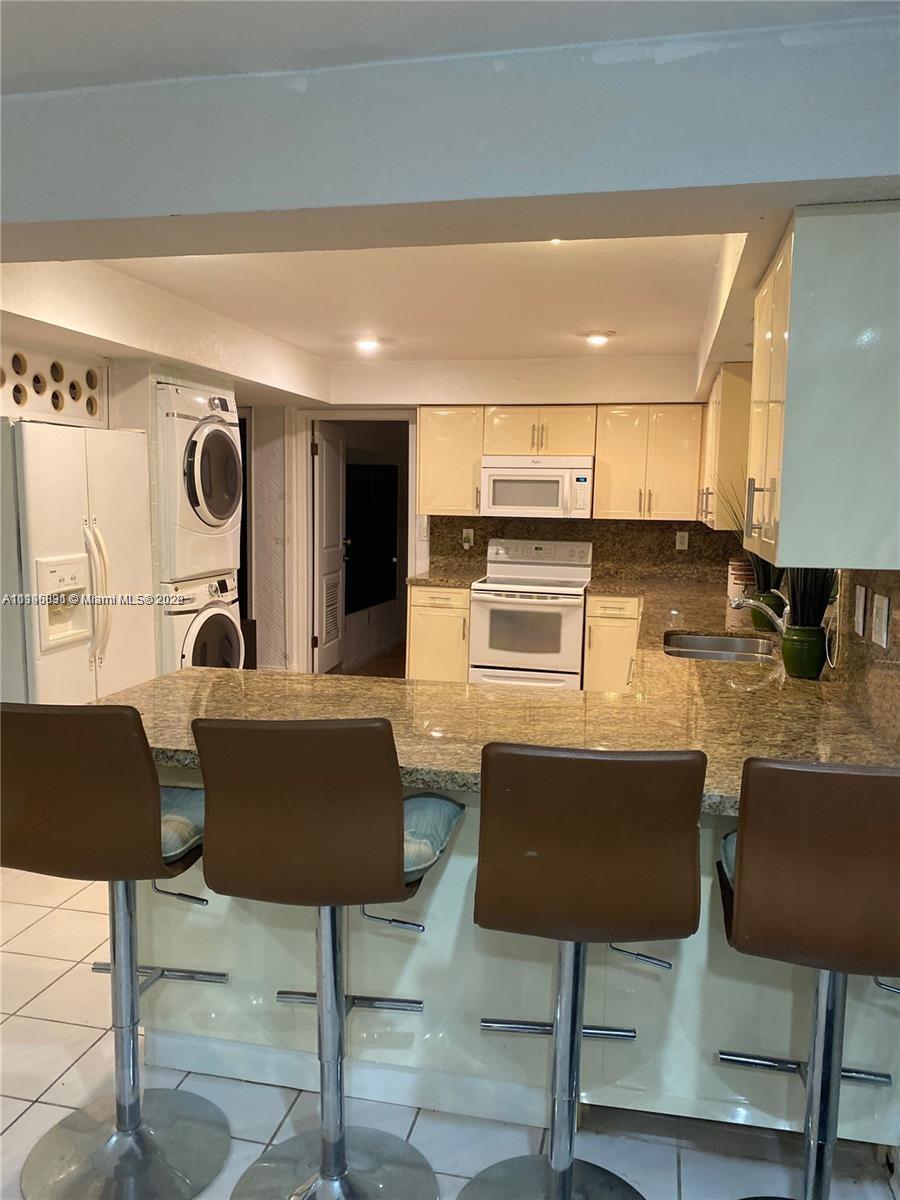 KENDALL GROVE CLUSTER HOM - Residential Lease