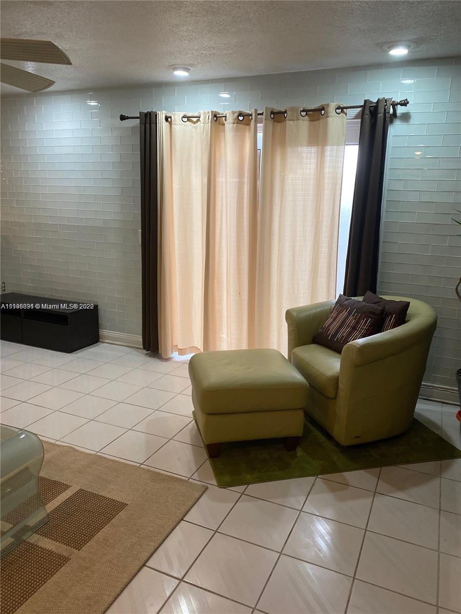 KENDALL GROVE CLUSTER HOM - Residential Lease