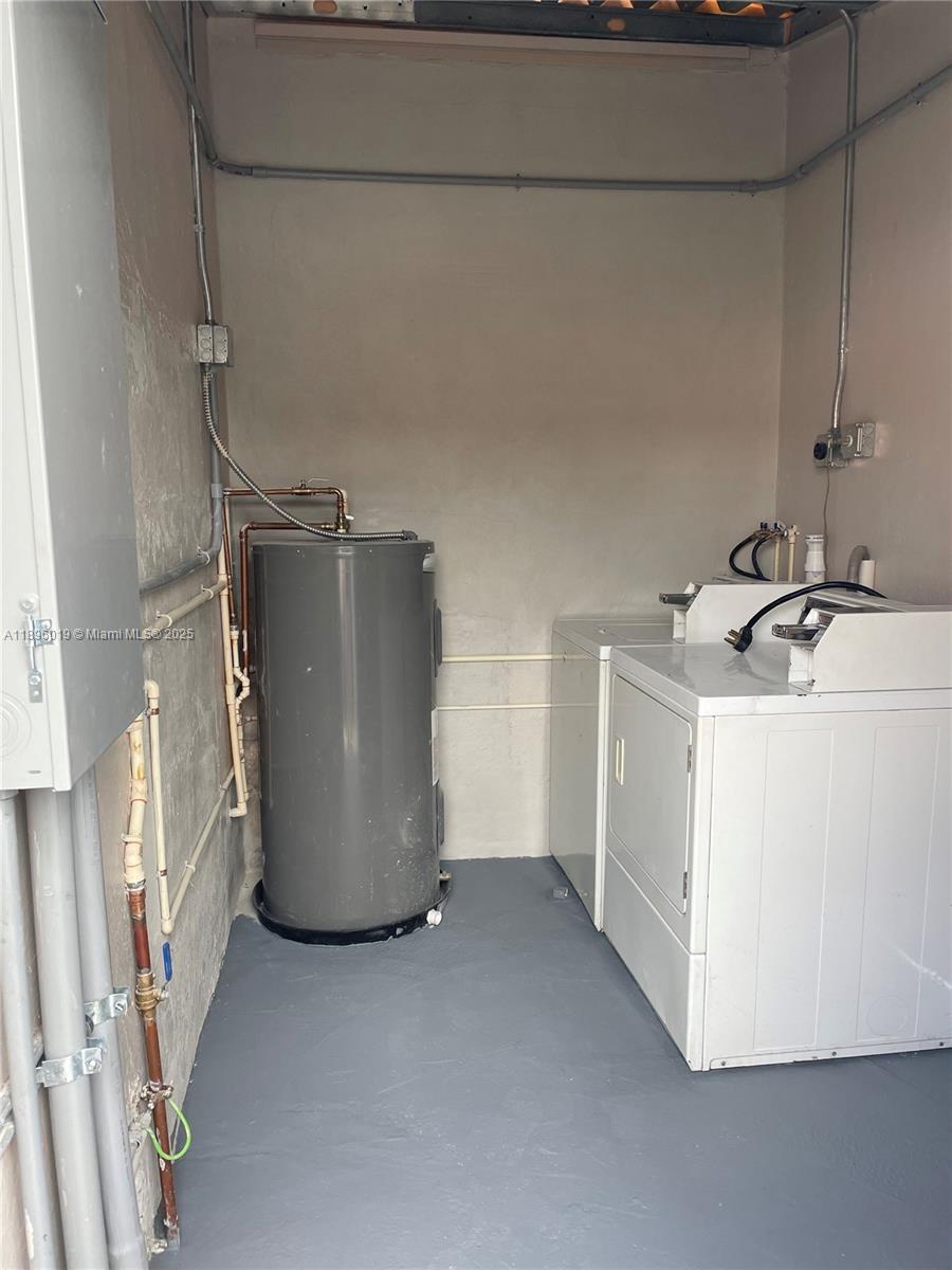 GLENROYAL SUB - Residential Lease