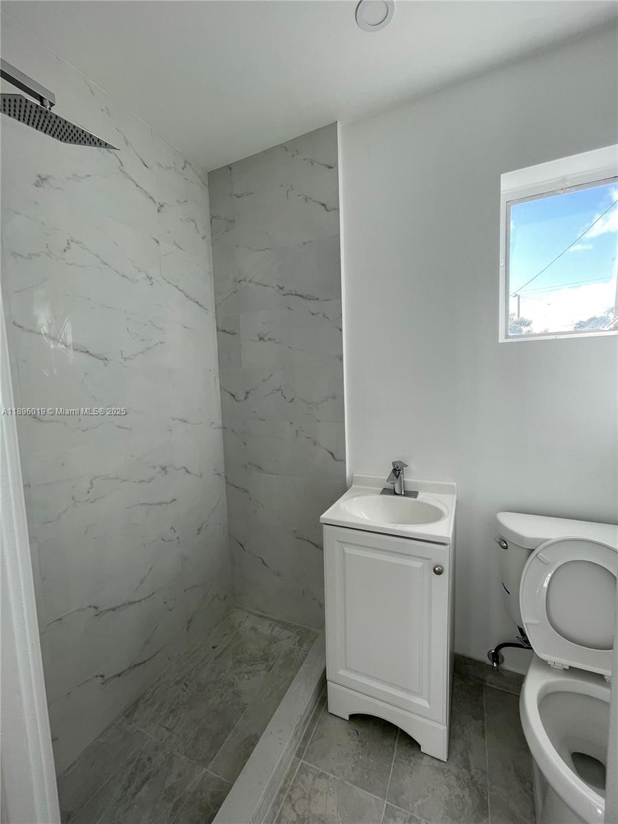 GLENROYAL SUB - Residential Lease