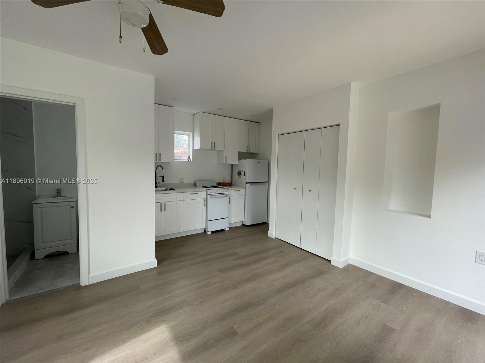 GLENROYAL SUB - Residential Lease